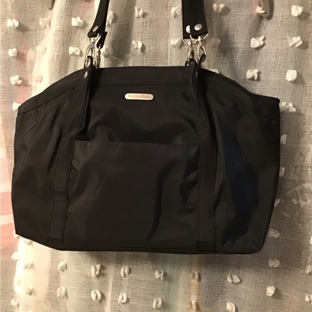 Baggallini Shoulder Tote Bag. Black, Overnight